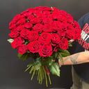 Букет красных роз 51 шт под ленту