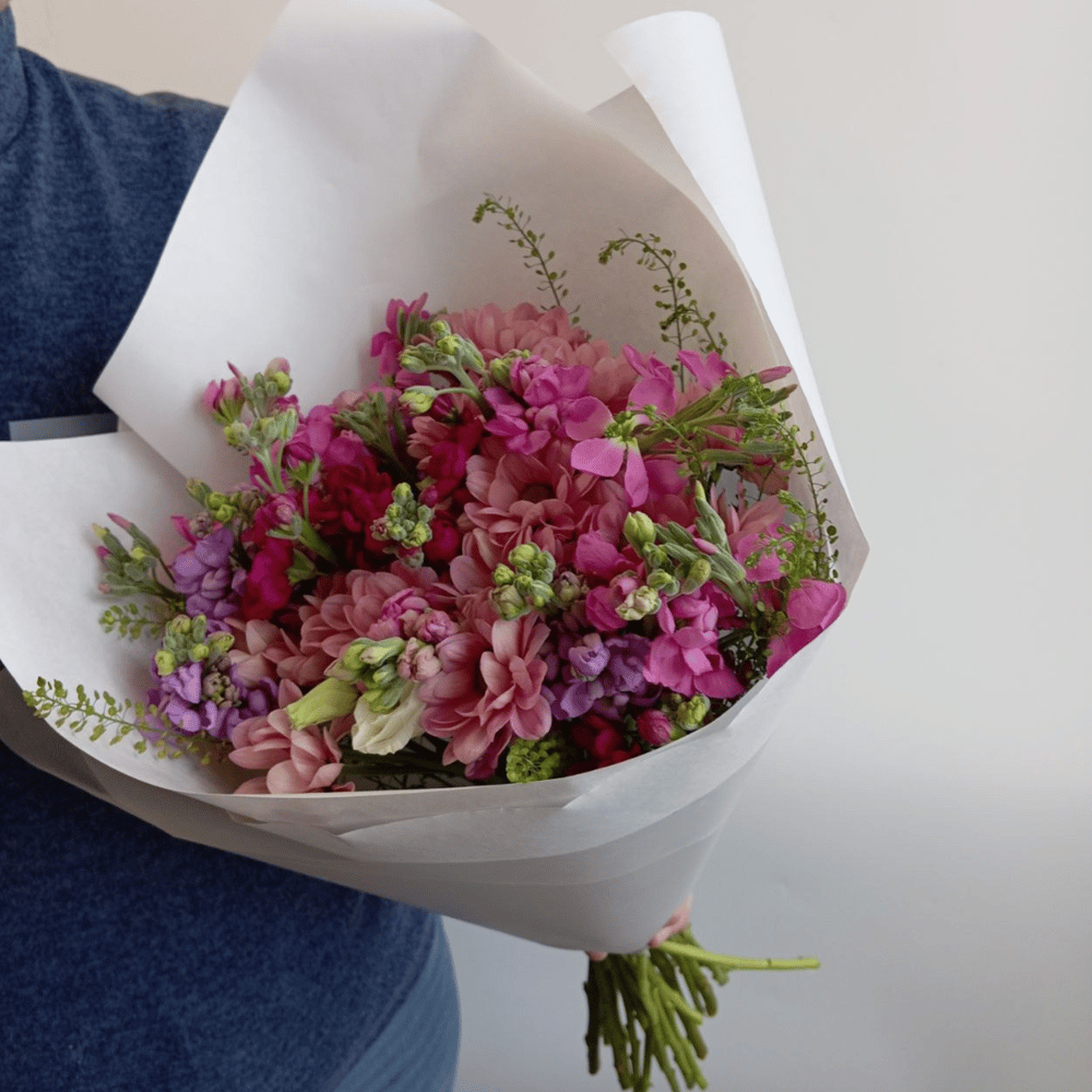 Фермерский букет из хризантемы и маттиол