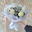 Авторский букет "Белый вальс" из хризантем и гипсофил