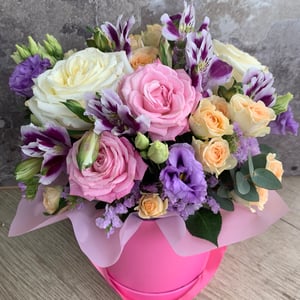 Шляпная коробка с цветами «Розовое наслаждение»