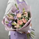 Букет «Молекула» из роз и экзотических цветов