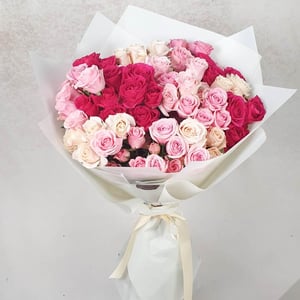 Букет розовых спрей-роз