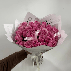 Букет «25 розовых роз в подарочной упаковке»