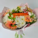 Подарочный набор «Серия Present Golden» из хризантем и альстромерий