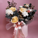 Шляпная коробка с цветами «Зимний уют» из роз и гвоздик