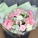 Авторский букет Нежность из роз и альстромерий