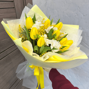 Букет Весна из тюльпанов и фрезии