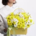 Букет «Сумочка из кустовой хризантемы "Лимонад"»