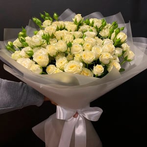 Букет «19 кустовых роз»