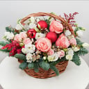 Корзина с цветами «Зимняя история» из роз и эустом