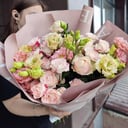 Букет Сливочный десерт из роз и эустом