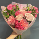 Авторский букет Первая любовь из роз и гвоздик