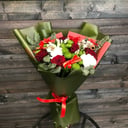 Авторский букет с нобилисом M из роз и хризантем