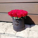 Импортные розы в шляпной коробке