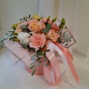 Композиция «Нежные чувства» из роз и эустом