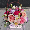 Коробка с цветами «Счастье рядом» из роз и эустом