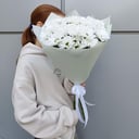 Букет из кустовых хризантем ромашковых