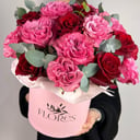 Шляпная коробка с цветами «Премиум пионовидные и бордовые розы»