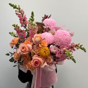 Цветы в шляпной коробке из эустом