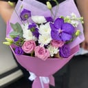 Букет «Девушка-романтик» из эустом и роз