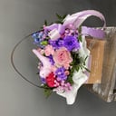 Коробка с цветами «Птичка» из гвоздик и хризантем