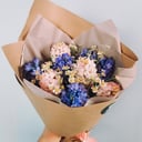 Букет «Весна» из экзотических цветов и ромашек