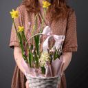 Букет «Композиция с первоцветами весеннее вдохн» из экзотических цветов