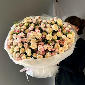 Букет из кустовых роз