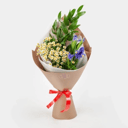 Букет «Ветер в ивах» из ирисов и ромашек