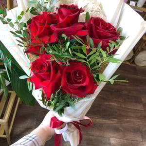 Букет из королевских роз