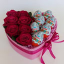 Подарочный набор «Семь киндеров и семь роз»