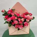 Коробка с цветами «Авторский букет 176-Письмо» из роз