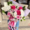 Букет «Легкость прикосновения» из роз и хризантем