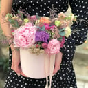 Композиция «Воздушный змей» из эустом и маттиолы