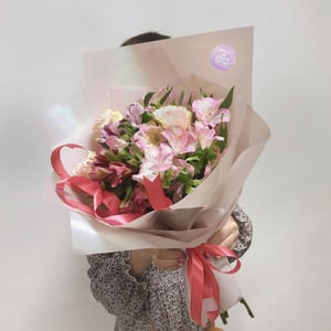 Букет «Малиновый» из альстромерий и роз