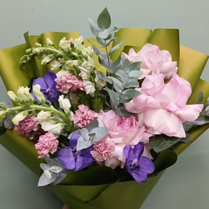 Букет «Цветочные грани» из гвоздик