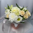 Коробка с цветами «Первая леди» из роз и эустом