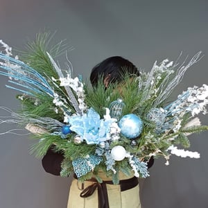 Корзина с цветами «Новогодняя сказка»