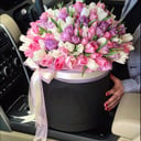 Шляпная коробка с цветами «101 тюльпан в коробке»