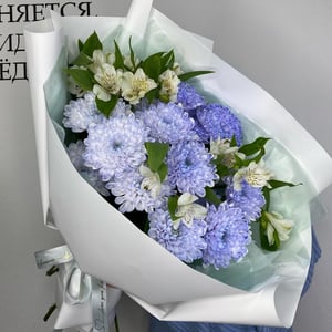 Букет «Сиреневые хризантемы с альстромерией»