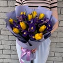 Букет из 9 тюльпанов с ирисами "Струны"