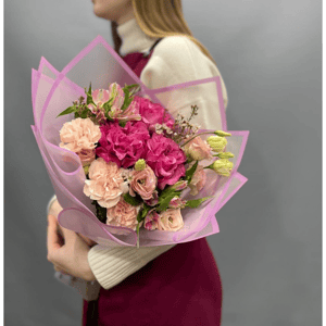 Букет Малиновый закат из роз и альстромерий