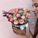 Шляпная коробка с цветами «Мерцание» из роз