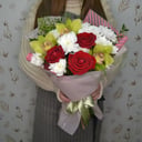 Букет «Высокие чувства» из роз и орхидей