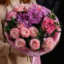 Нежный букет авторский из гвоздик и роз