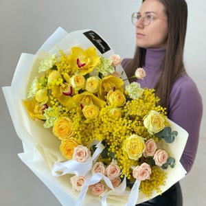 Мимозное солнышко (букет с мимозой, роза