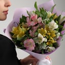 Букет из 11 разноцветных альстромерий