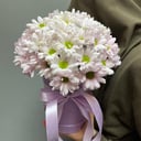 Шляпная коробка с цветами «Нежная белая хризантема в коробке»