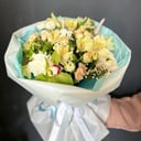 Букет «Свежесть» из альстромерий и гвоздик