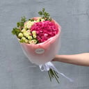 Букет с гортензией и кустовыми розами